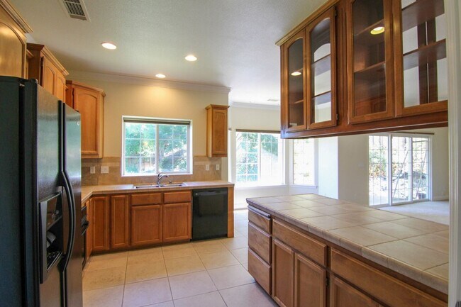 Building Photo - 4 Bedroom Mary Lake Home on Cul-De-Sac