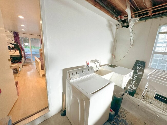 Building Photo - 86 Everglade Dr