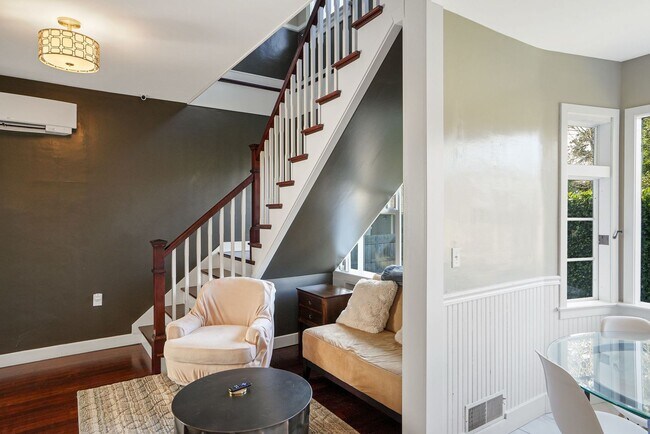 Building Photo - Fully furnished 5-bed, 3.5 bath home in hi...