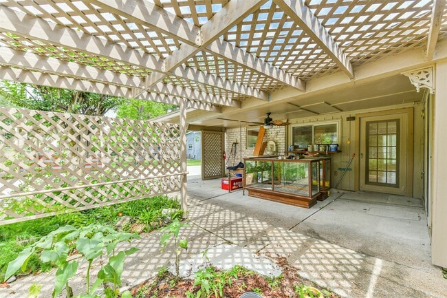 Building Photo - 807 Stadium Cir