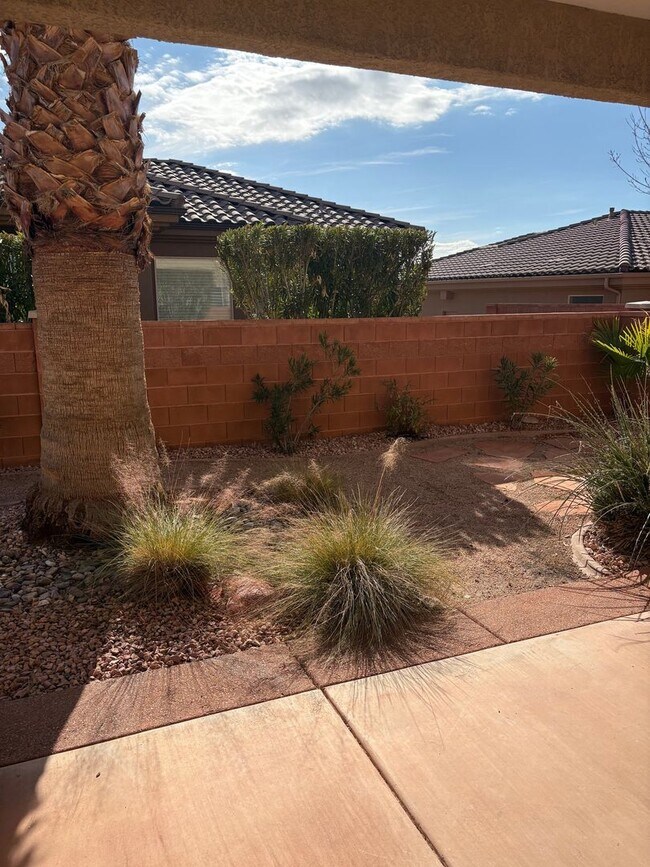 Building Photo - St. George Oasis