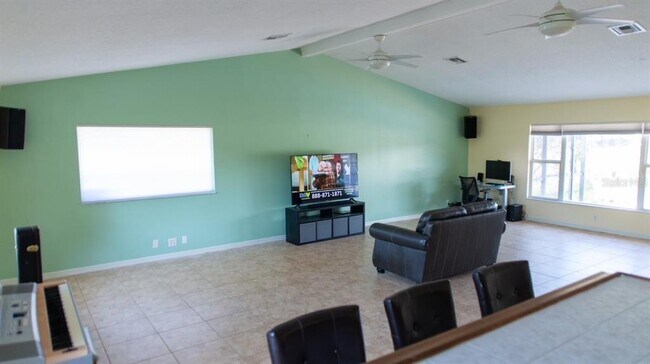 Building Photo - 315 Lazy Acres Ln