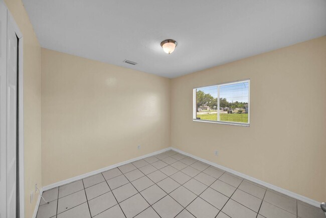Building Photo - 3738 Santa Barbara Blvd S
