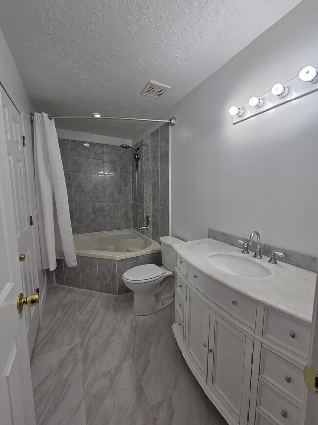 Building Photo - 1122 Southwest Dr