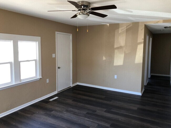 Building Photo - Comfortable Family Home in Prime Colona Location