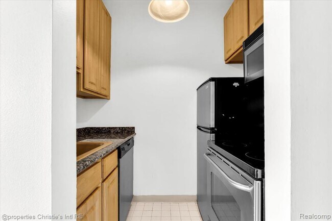 Building Photo - 15 E Kirby St