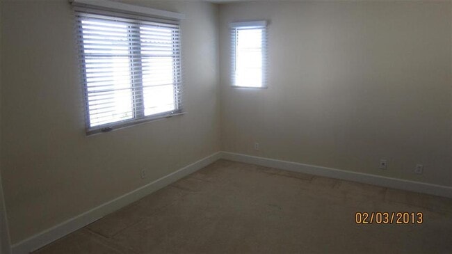 Building Photo - 1416 Dahlia Loop