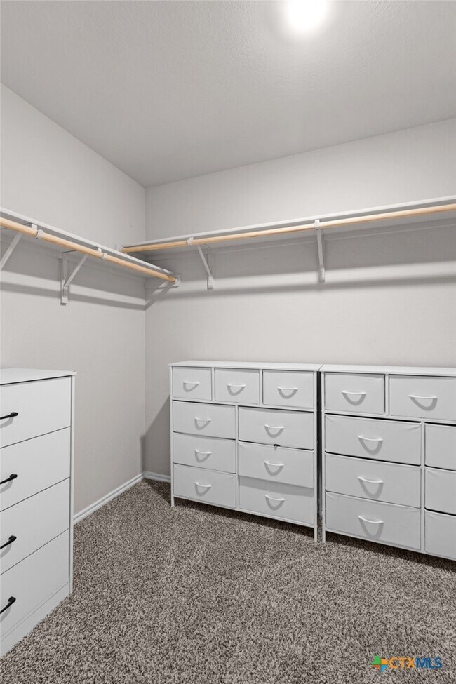 Building Photo - 1321 Lindsey Dr