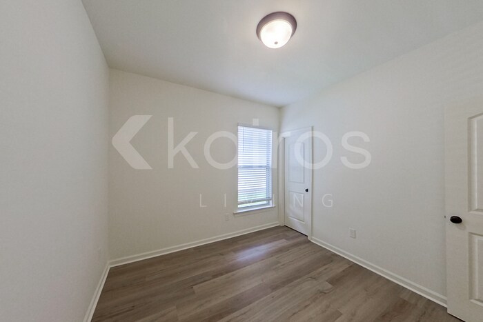 Building Photo - 105 Salvat Dr