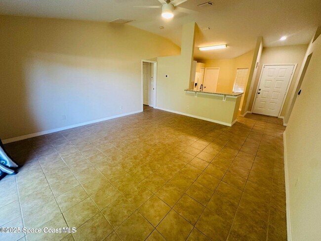 Building Photo - 6992 Hammock Trace Dr