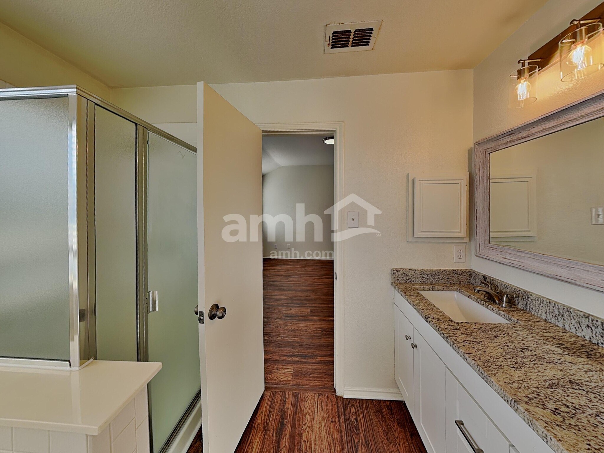 Building Photo - 1009 Whistle Stop Dr