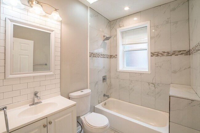Building Photo - 723 S 56th St