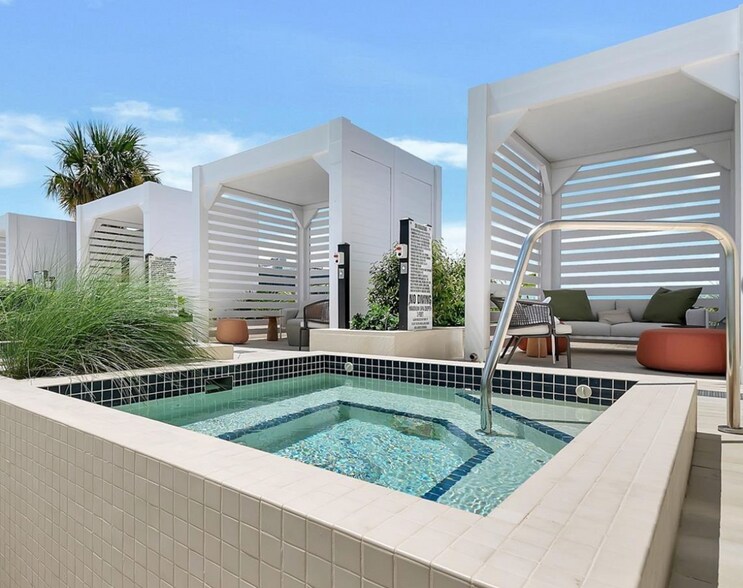Building Photo - 300 Biscayne Boulevard Way