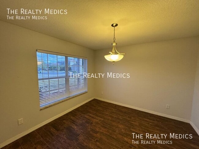 Building Photo - 1328 Karok St