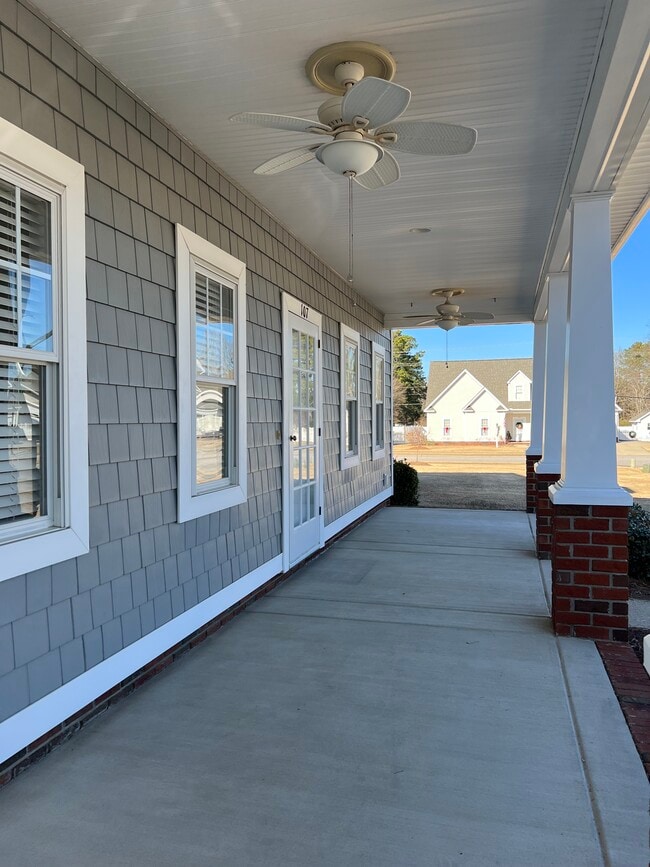Porch at front - 107 Beth Eden Ct