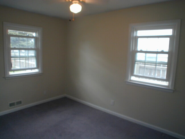 Building Photo - 3615 Alexander Ave