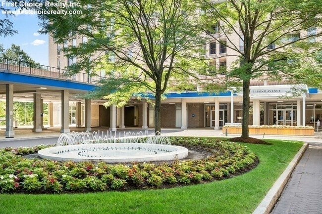 Building Photo - 77 Pond Ave