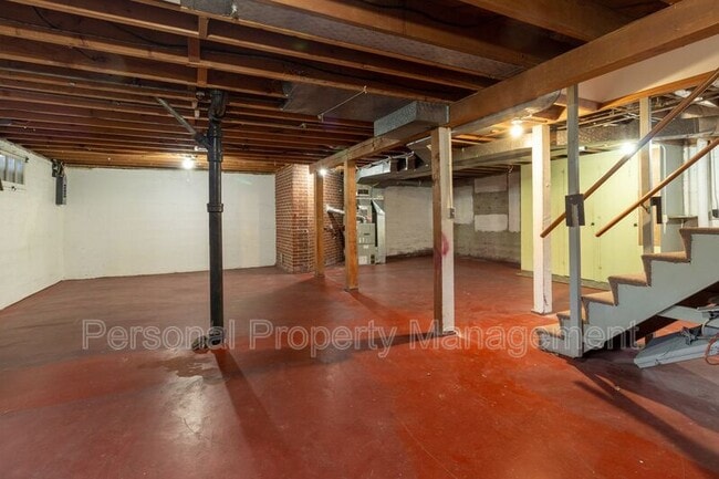 Building Photo - 4215 NW Lavina St