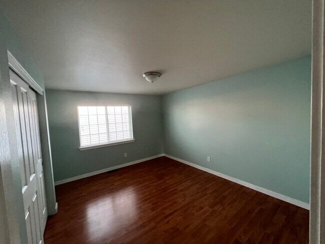 Building Photo - 4412 Valencia Dr