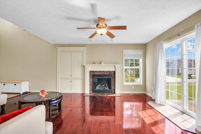 Building Photo - Updated 3 Bedroom Townhome in SW Champaign - Available 06/01/2026