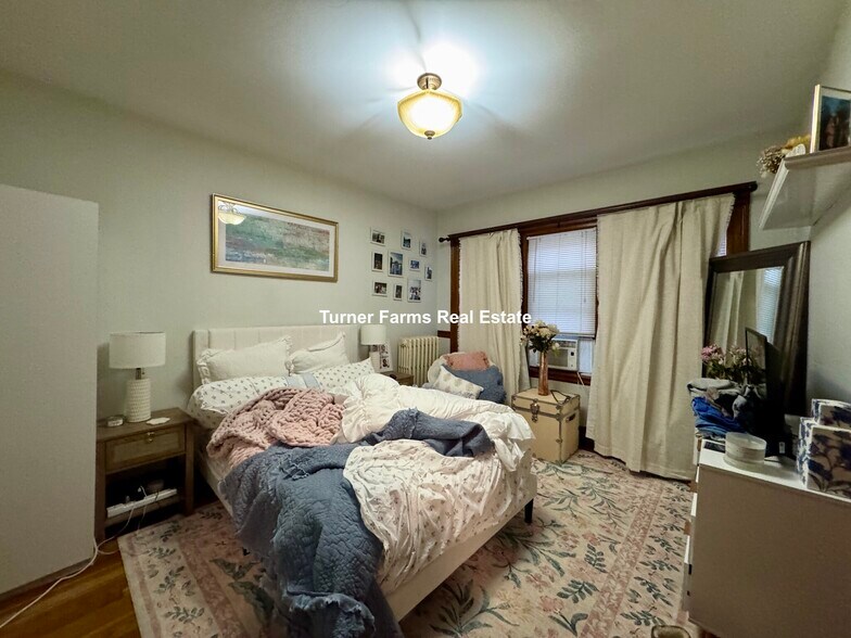 Building Photo - 202 Calumet St