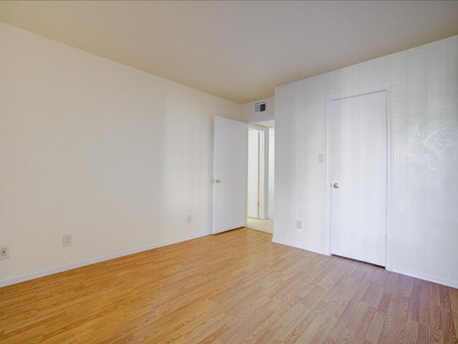 Building Photo - Charming 2-Bedroom, 2-Bath Home with Community Pool