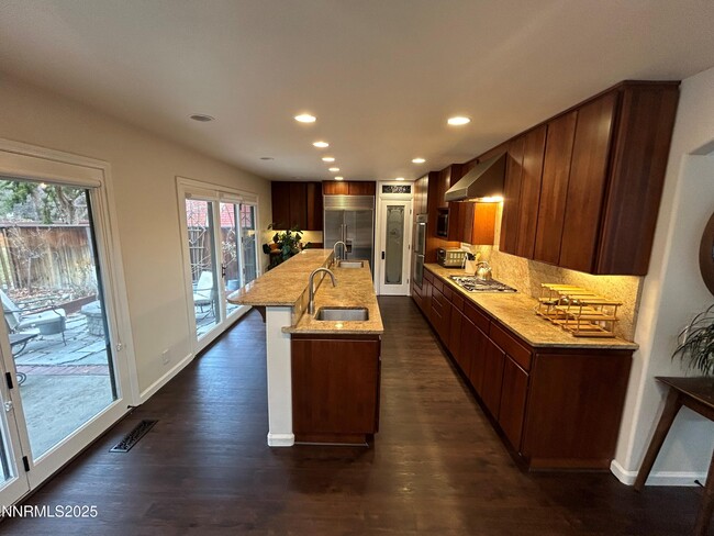 Building Photo - 655 E Riverview Cir