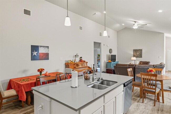 Building Photo - 9977 Tammy Ln