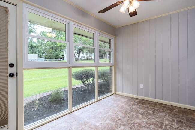 Building Photo - Newly renovated 4 Bedroom 3 Bathroom Home in Greeneville, TN