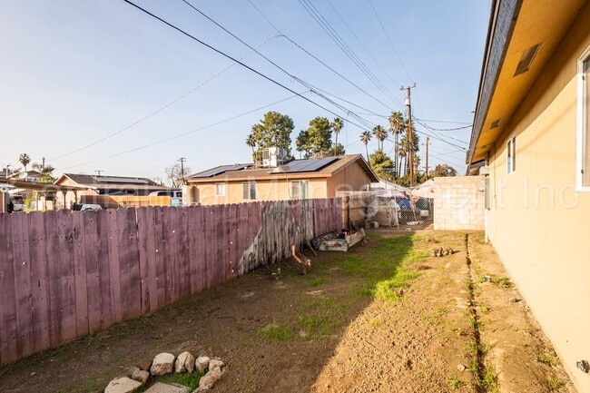 Building Photo - 541 Walker St