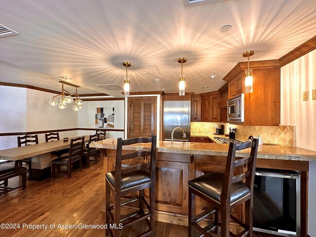 Building Photo - 415 E Dean St