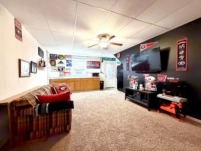 Building Photo - 320 Cottonwood Ct