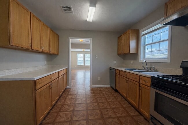 Building Photo - 3406 Milbrad St