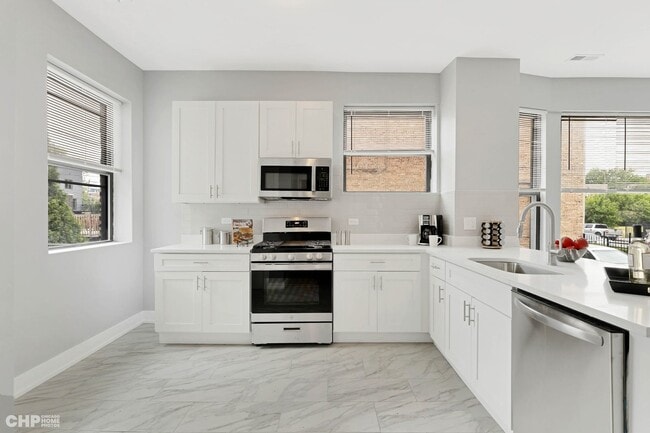 Building Photo - 416 E 44th St
