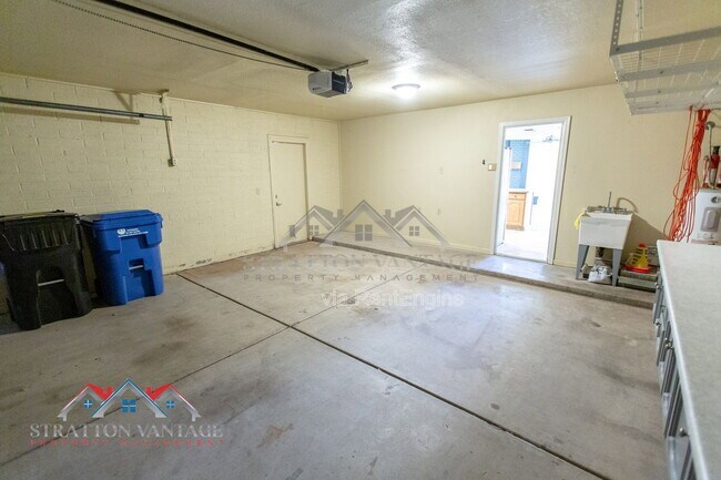 Building Photo - 5513 E Terry Dr