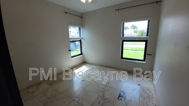 Building Photo - 21369 SW 92nd Ave