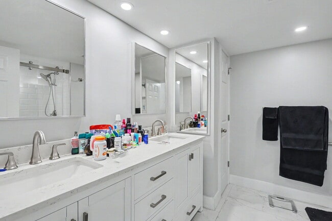 Building Photo - 4280 Galt Ocean Dr