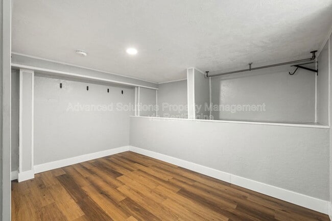 Building Photo - 486 2nd Ave