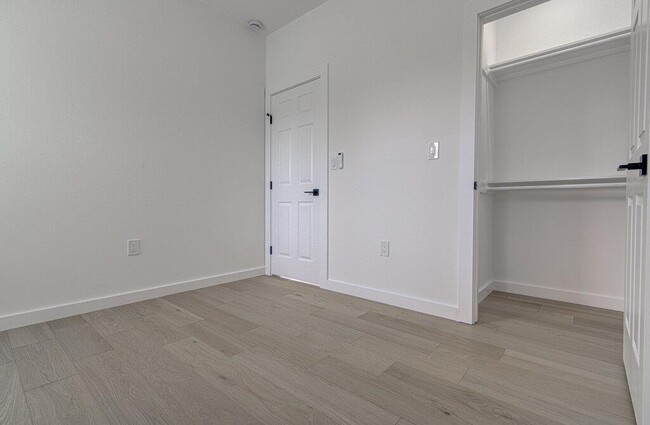 Building Photo - 2530 Steck Ave