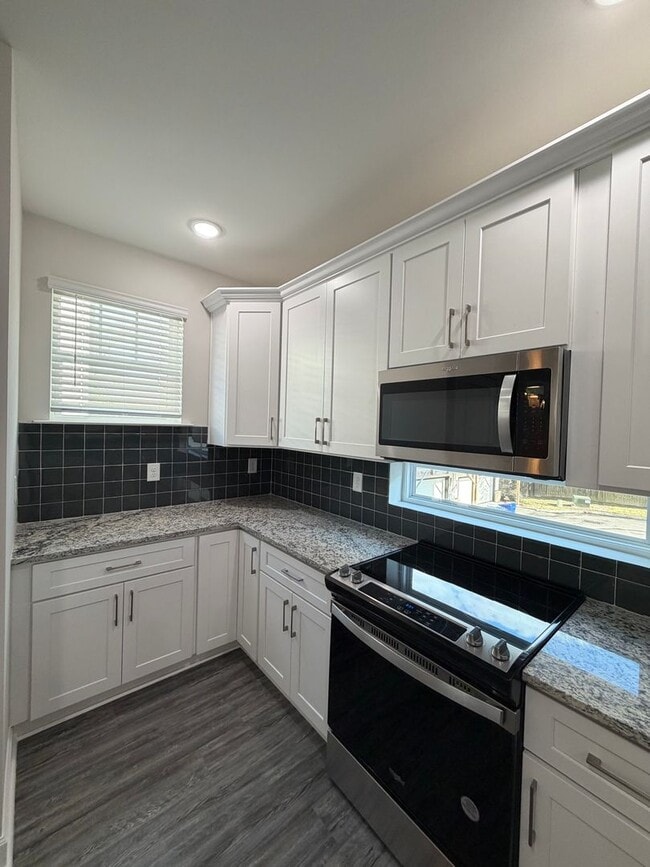 Building Photo - Stunning 3 Bed | 3.5 Bath Townhome in Atlanta’s Sought-After Upper Westside (30318)