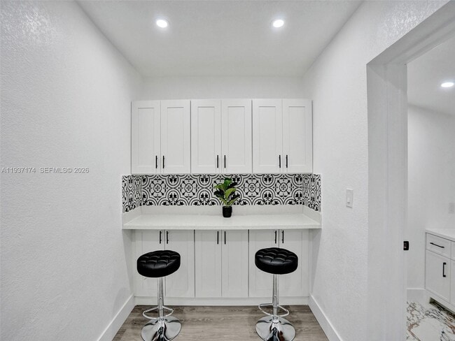 Building Photo - 905 SW 22nd St