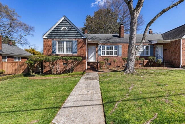 Building Photo - 202 Robinson St