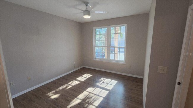 Building Photo - 4122 Central Sarasota Pkwy