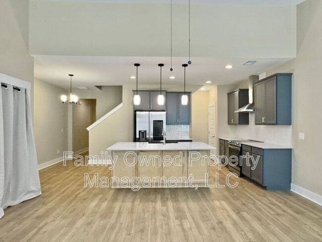 Building Photo - 7785 Park Gate Dr