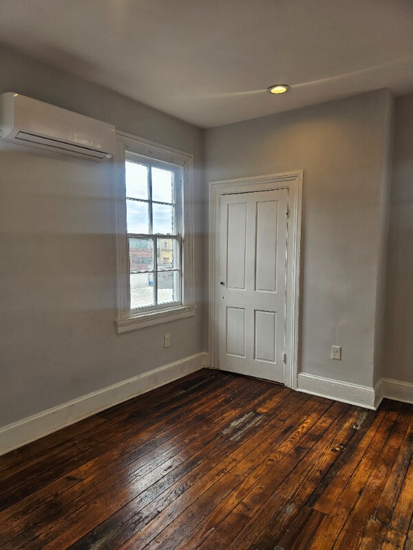 Building Photo - 2116 N Charles St