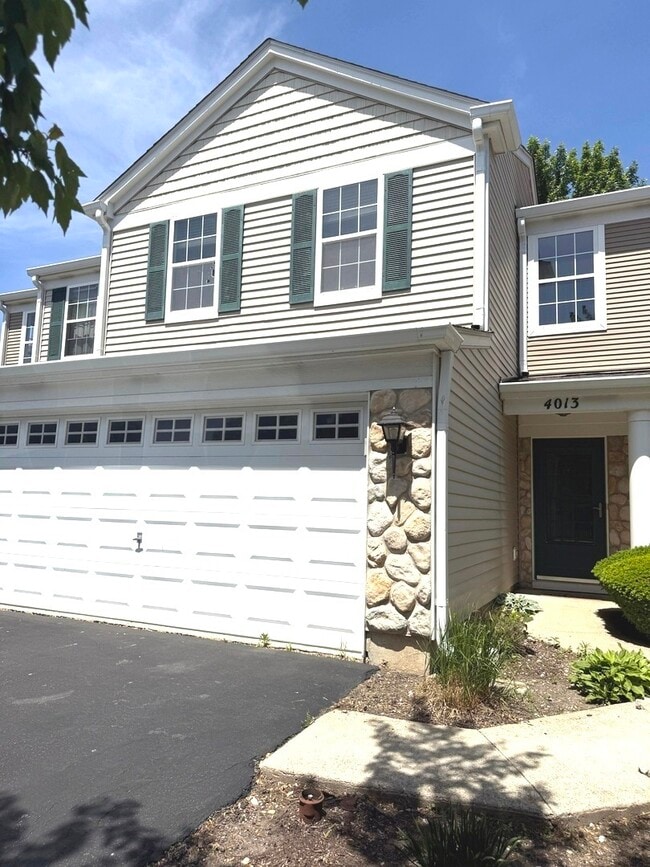 Building Photo - 4013 Oak Tree Ln
