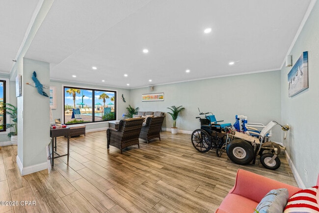 Building Photo - 8743 Thomas Dr