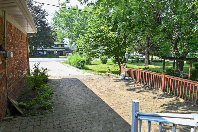 Building Photo - Charming 3-Bedroom Retreat with 2 Full Baths on South Meridian Street – 1516 Sq Ft of Comfort in ...