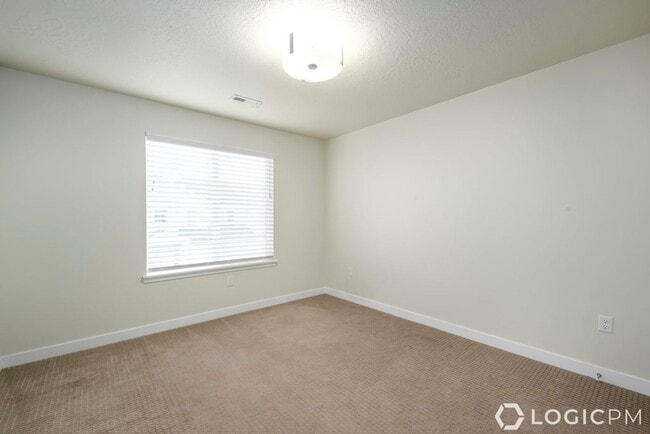 Building Photo - Stunning Row-End Townhome In Excellent Loc...