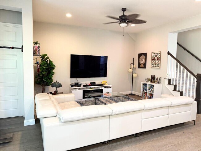 Building Photo - 14716 Iveans Way